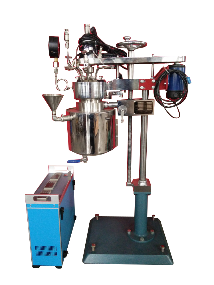 KCFD低压系列--快开卡环结构-釜体下落、电加热管加热、翻转出料侧面照片